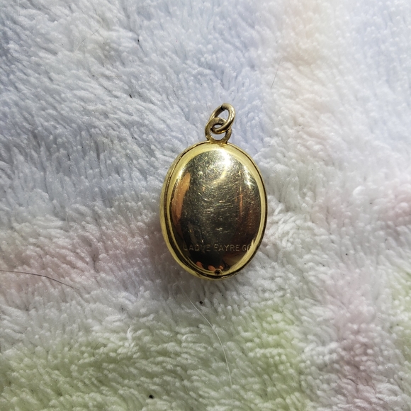 10K Gold Filled Signed, Hand-etched 1940's Puffy Pendant - Picture 5 of 6